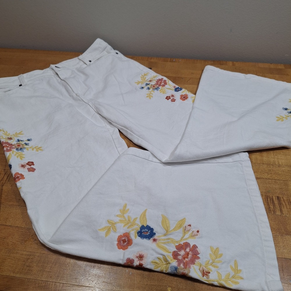 Emory Park Women Sz Lg White Floral Embroidered Wide Leg Boho Jeans Flare Hippie
